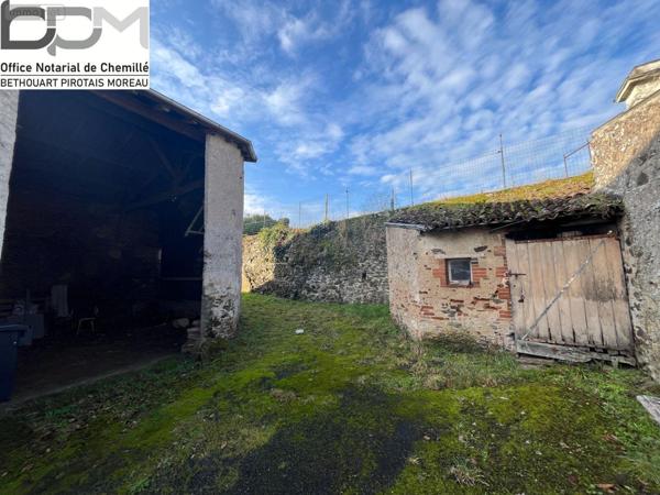 Immeuble à vendre à Chemillé-en-Anjou dans le Maine-et-Loire (49120), ref : 49062/794