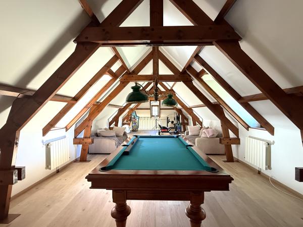 Belle demeure ancienne sur un parc de 7 500m² avec dépendance et piscine.