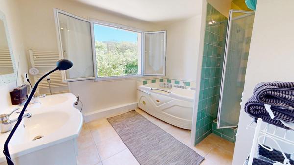 Maison de ville avec deux logements distincts