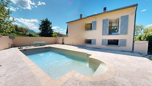 Maison de ville avec deux logements distincts