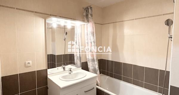 Location Appartement 3 pièces 66.4 m² - L'étrat 42580