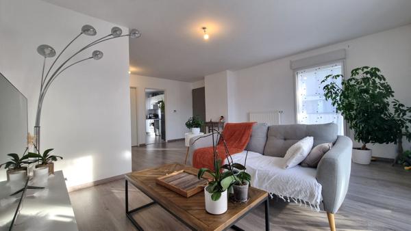 SAUTRON Bourg- Beau T3 lumineux de 67m² avec terrasse et 2 stationnements sécurisés