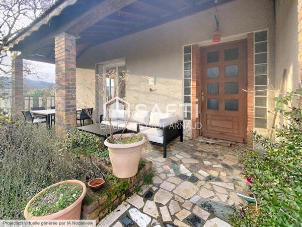 Maison à réinventer avec beau potentiel et terrain