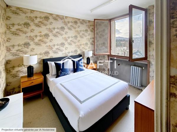 Maison à réinventer avec beau potentiel et terrain