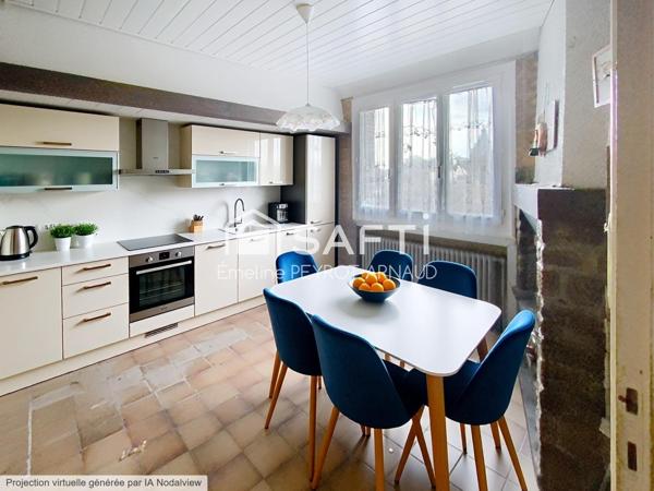 Maison à réinventer avec beau potentiel et terrain