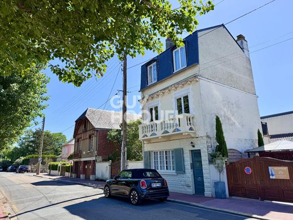 DEAUVILLE PROCHE CENTE - MAGNIFIQUE APPARTEMENT 2 PIECES AVEC 2 BALCONS !