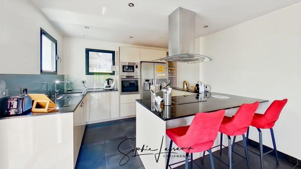 Maison d'architecte de 7 pièces avec toit terrasse à MEZY SUR SEINE