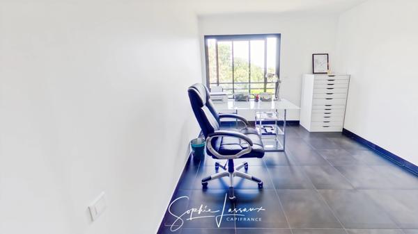 Maison d'architecte de 7 pièces avec toit terrasse à MEZY SUR SEINE