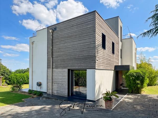 Maison d'architecte de 7 pièces avec toit terrasse à MEZY SUR SEINE