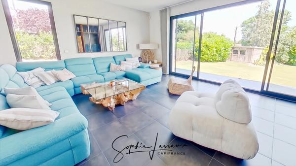 Maison d'architecte de 7 pièces avec toit terrasse à MEZY SUR SEINE