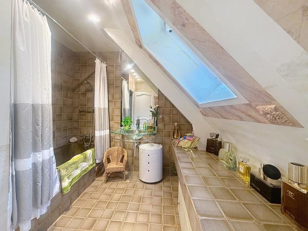 À vendre - Maison individuelle, 5 pièces située à Tours (37000)