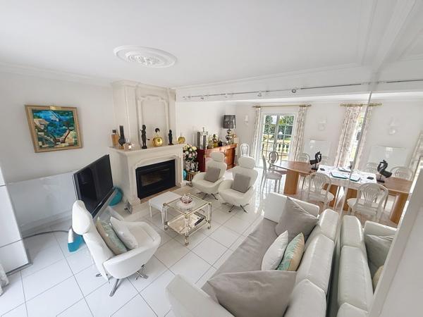 À vendre - Maison individuelle, 5 pièces située à Tours (37000)