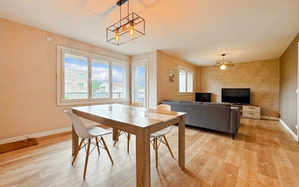 Appartement à vendre    3 pièces •  Hyères