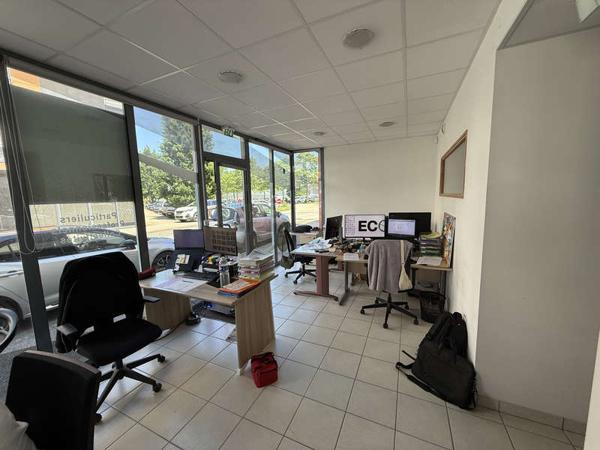 MONTAIGU-VENDEE / Location Local professionnel 73 m²