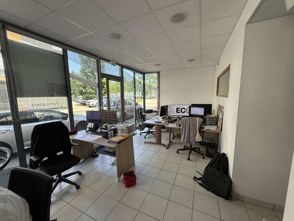 MONTAIGU-VENDEE / Location Local professionnel 73 m²