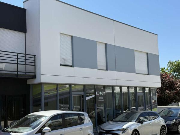 MONTAIGU-VENDEE / Location Local professionnel 73 m²