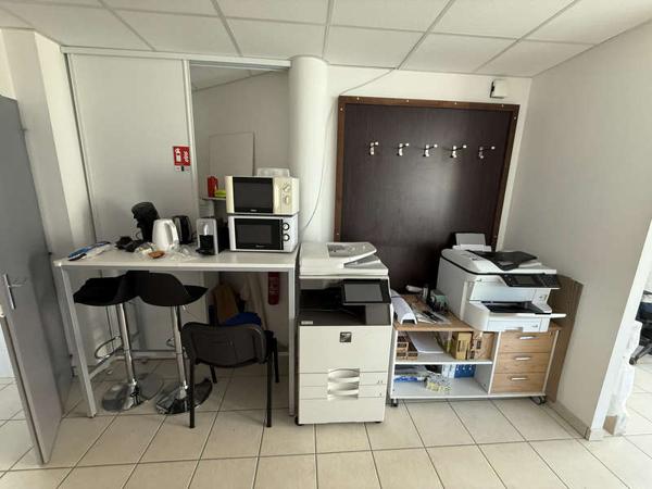 MONTAIGU-VENDEE / Location Local professionnel 73 m²