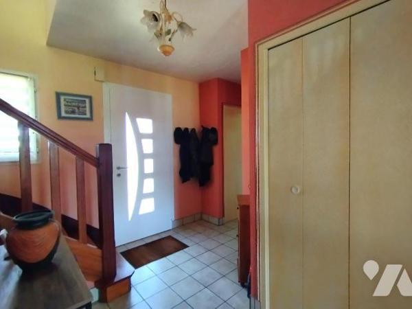 Maison individuelle datant de 1989 en très bon état général.
Bâtie sur un sous sol total cette...