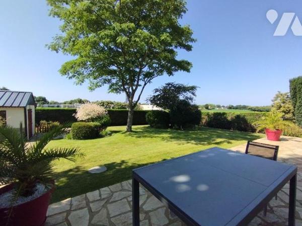 Maison individuelle datant de 1989 en très bon état général.
Bâtie sur un sous sol total cette...