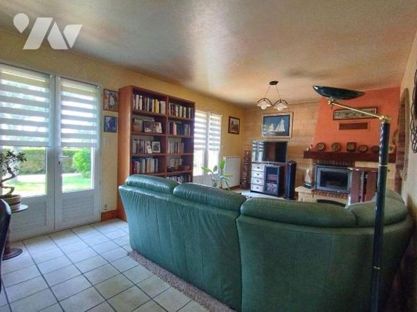 Maison individuelle datant de 1989 en très bon état général.
Bâtie sur un sous sol total cette...