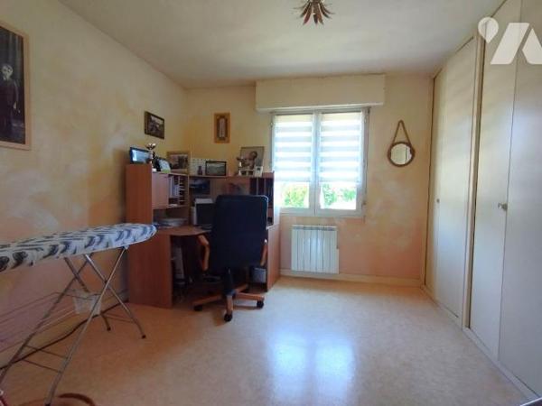 Maison individuelle datant de 1989 en très bon état général.
Bâtie sur un sous sol total cette...