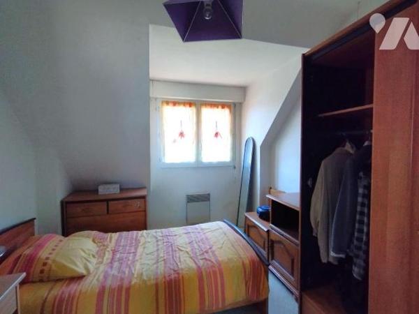 Maison individuelle datant de 1989 en très bon état général.
Bâtie sur un sous sol total cette...