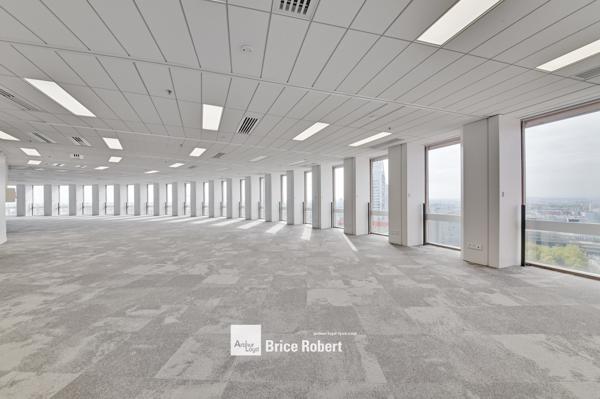 Bureaux rénovés à louer à Lyon bureaux avec vue panoramique Part-Dieu