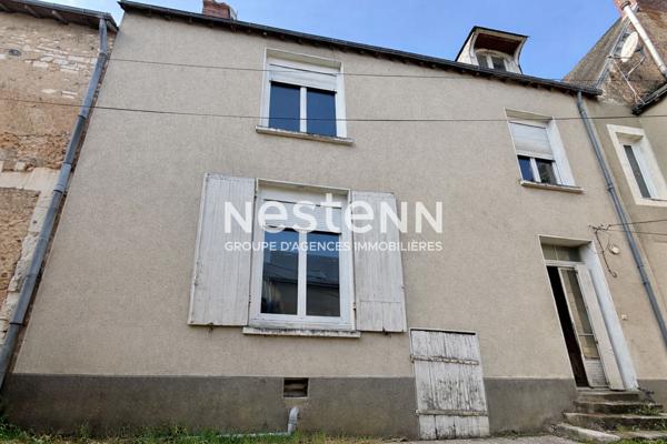 Maison de ville de 104 m² - 3 chambres à restaurer entièrement - centre ville de Montval-sur-Loir (72500)