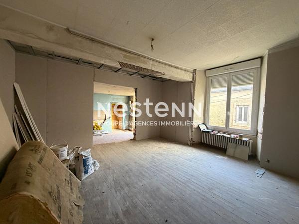 Maison de ville de 104 m² - 3 chambres à restaurer entièrement - centre ville de Montval-sur-Loir (72500)