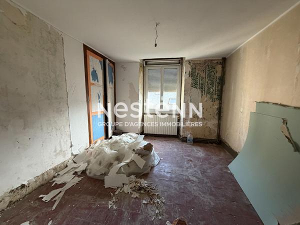 Maison de ville de 104 m² - 3 chambres à restaurer entièrement - centre ville de Montval-sur-Loir (72500)