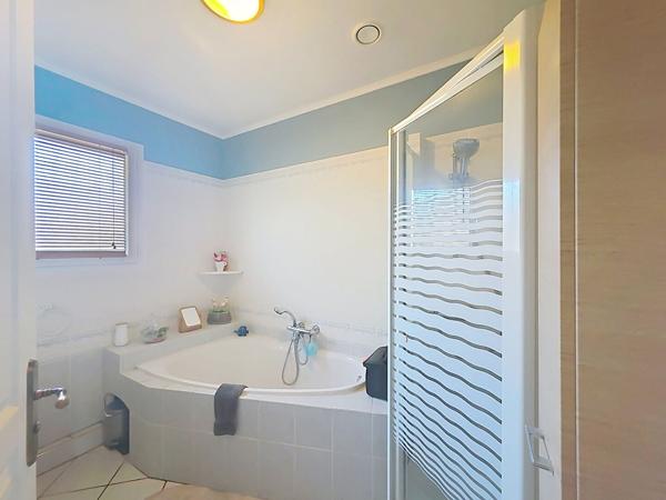Maison Lucon 4 chambres double garage 130m²