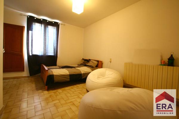 Immeuble de rapport - 2 appartements avec cellier grand garage atelier cave