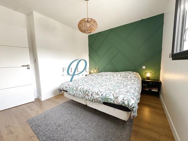 À vendre, Maison contemporaine lumineuse et chaleureuse, située au calme.