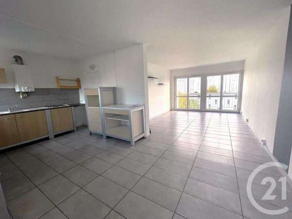 Appartement T3 à vendre  3 pièces - 67,58 m 2   CHATELLERAULT  - 86