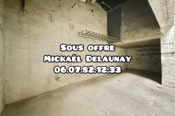 Parking atypique couvert 22 m² + cave intégrée 8 m²