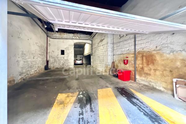 Parking atypique couvert 22 m² + cave intégrée 8 m²