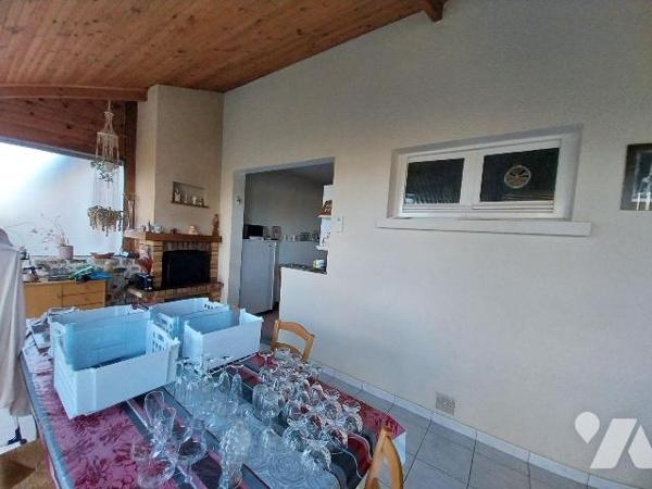 VITRE. Hyper centre, quartier Centre culturel/gare, grande maison d'habitation divisée en 2 log...