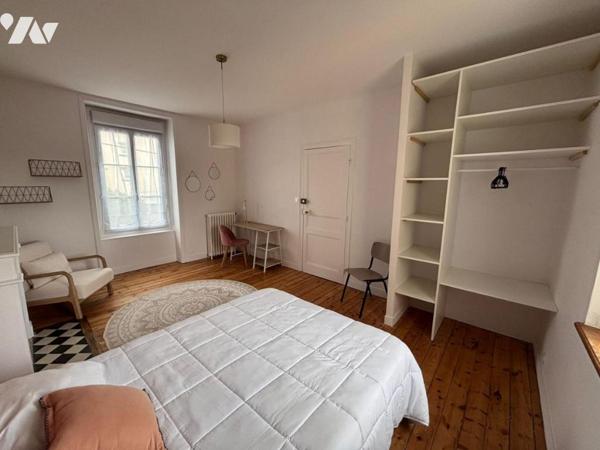 Maison divisée en  6 chambres d'étudiants