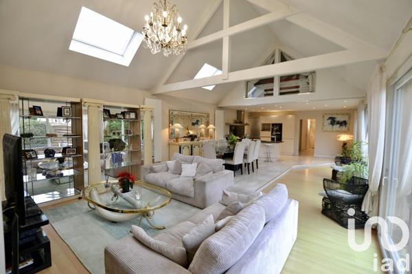 Maison traditionnelle 8 pièces de 181 m² à Osny (95520)