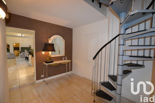 Maison traditionnelle 8 pièces de 181 m² à Osny (95520)