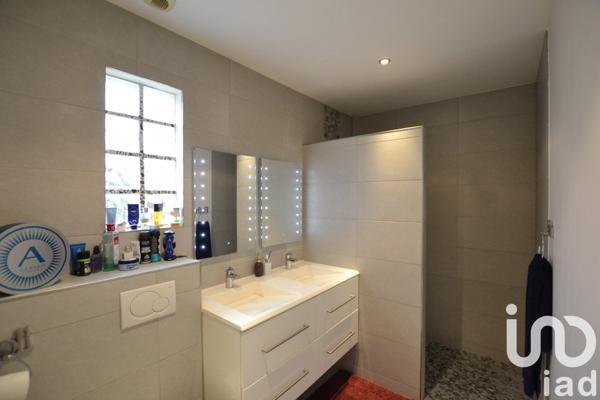 Maison traditionnelle 8 pièces de 181 m² à Osny (95520)