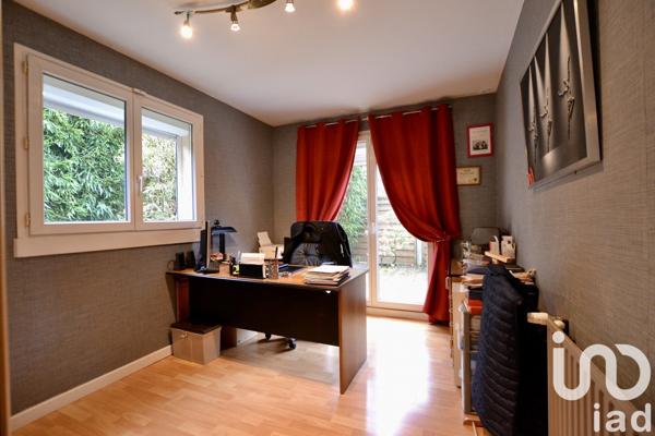 Maison traditionnelle 8 pièces de 181 m² à Osny (95520)