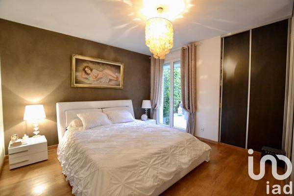 Maison traditionnelle 8 pièces de 181 m² à Osny (95520)