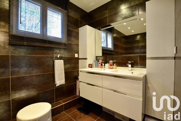 Maison traditionnelle 8 pièces de 181 m² à Osny (95520)