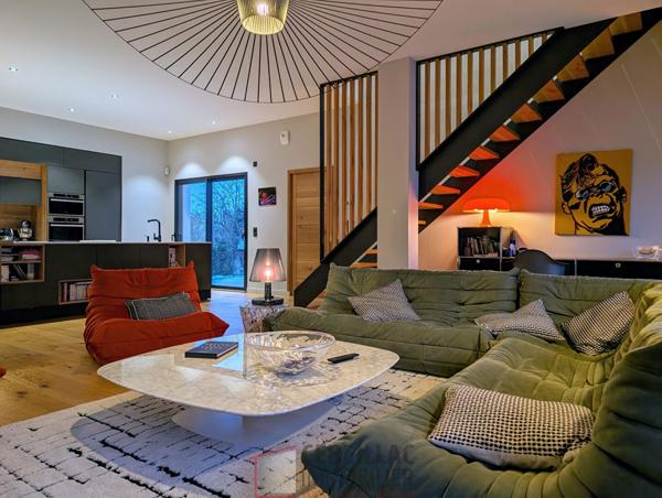 Maison 9 pièce(s) 5 chambre(s) 250 m²