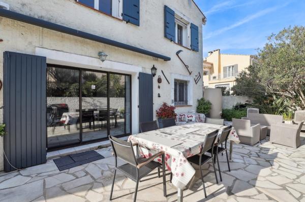 83430 SAINT MANDRIER SUR MER - 2 MAISONS + 1 STUDIO - 7 CHAMBRES - JARDIN - CLIMATISATION - VUE MER - PROCHE DE TOUTES COMMODITES - RENTABILITE