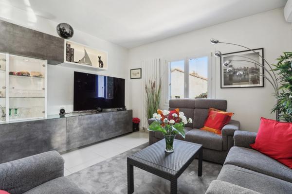 83430 SAINT MANDRIER SUR MER - 2 MAISONS + 1 STUDIO - 7 CHAMBRES - JARDIN - CLIMATISATION - VUE MER - PROCHE DE TOUTES COMMODITES - RENTABILITE