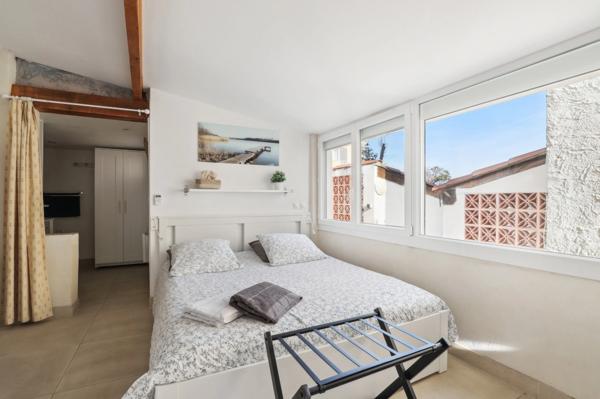 83430 SAINT MANDRIER SUR MER - 2 MAISONS + 1 STUDIO - 7 CHAMBRES - JARDIN - CLIMATISATION - VUE MER - PROCHE DE TOUTES COMMODITES - RENTABILITE