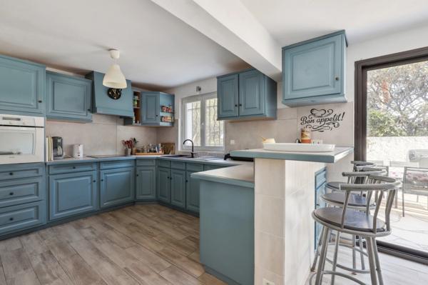 83430 SAINT MANDRIER SUR MER - 2 MAISONS + 1 STUDIO - 7 CHAMBRES - JARDIN - CLIMATISATION - VUE MER - PROCHE DE TOUTES COMMODITES - RENTABILITE