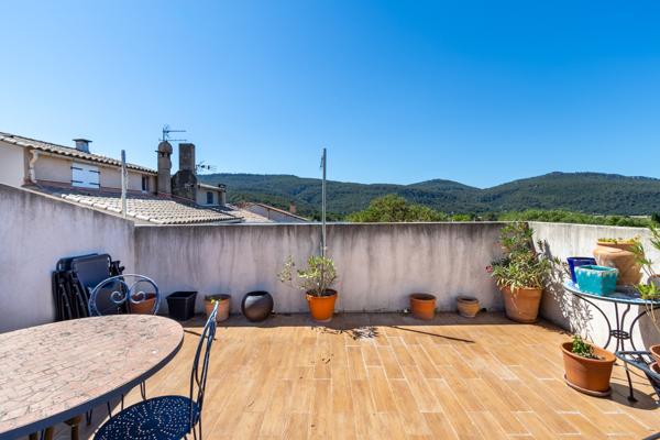 Rare à Cuges-les Pins-Maison de village de caractère de 115 M2 avec terrasse de plus de 21M2 
